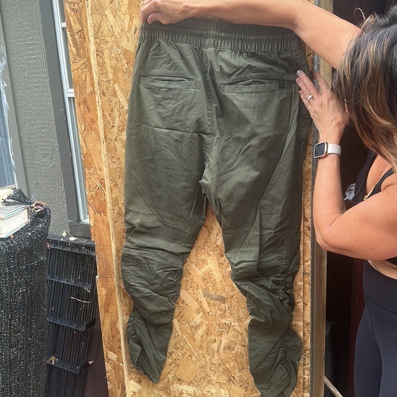 Divided pants - Picture 2 of 3